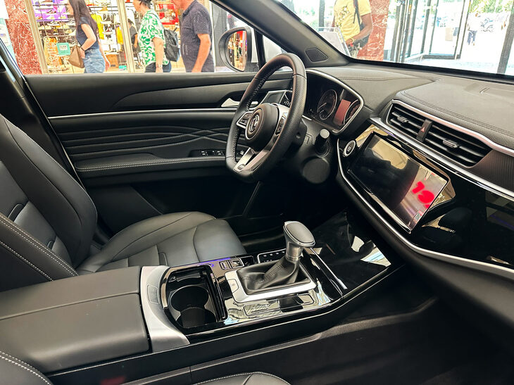 展示車には2万8990ユーロ（約470万円）のプライスタグが付けられていた。