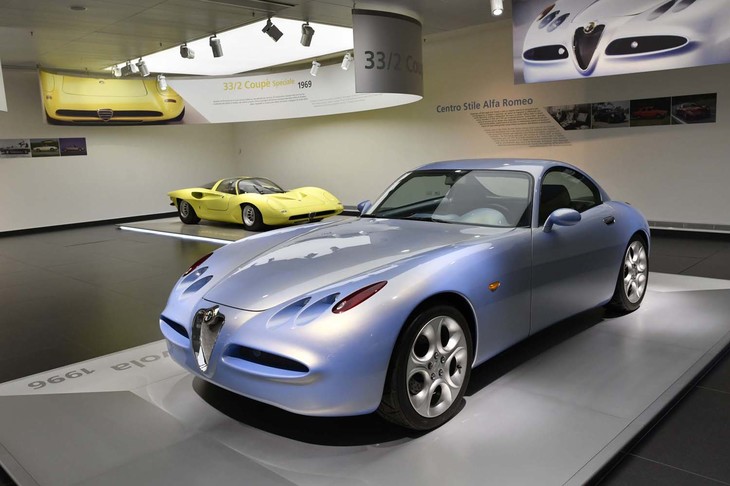 伝説のレーシングドライバー、T.ヌヴォラーリにちなみ「ヌヴォラ」と名付けられたコンセプトカーは、スペースフレームシャシーに着せ替え可能なボディーを架装するという製造方法の新提案で注目された。柔らかなラインと躍動感のあるマスの共存がスタイリングの特徴。ヌヴォラとは雲の意味もあることから美しいブルーにペイントされた。