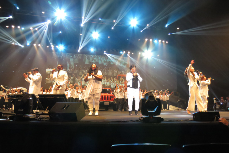 発表会はFCAジャパンのスタッフも壇上に上がっての、ゴスペルの大合唱で締めくくられた。