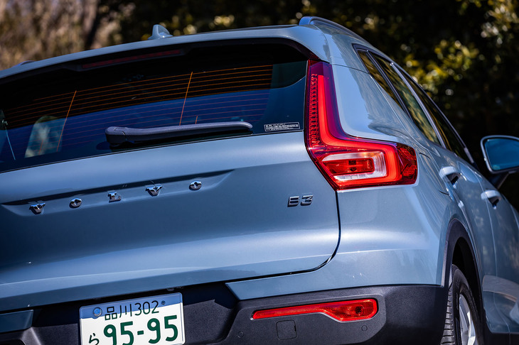 2リッター直4ガソリンターボエンジンと48Vマイルドハイブリッドシステムを組み合わせた、新開発パワートレインを搭載する「XC40 B3」。今回は、充実した装備が自慢の上級グレード「モメンタム」に試乗した。車両本体価格は469万円。