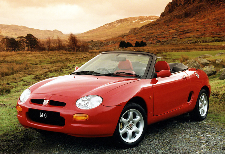 1995年に登場した「MGF」。1.8リッター直4 DOHCエンジンをミドシップした、「MGB」の生産終了から15年ぶりに復活した名門のライトウェイトスポーツ。