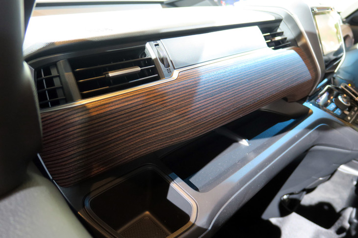 ホンダ・フリード ハイブリッド クロスター（FF）（インストゥルメントパネルまわり）