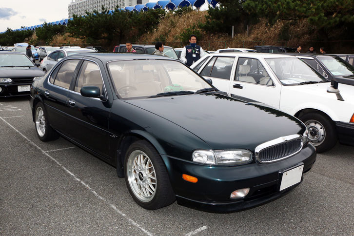 4ドア専用モデルに転身した3代目「レパードJフェリー」をベースとした、「レパード Jフェリー オーテックリミテッド タイプL」。ベース車も希少だが、オーテックとなるとさらに……。外観の違いとしては専用グリルなどがある。