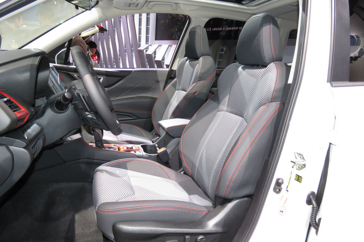 スバル・フォレスター スポーツ（フロントシート）