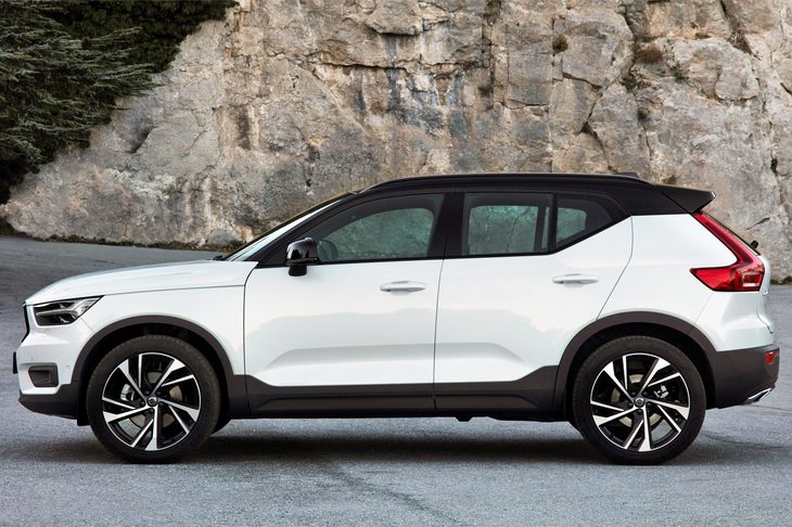 「XC40」のサイドビュー。フロントとリアに内向きの面を入れ、“安定一辺倒”ではなくすことにより、若々しいイメージを演出しているという。