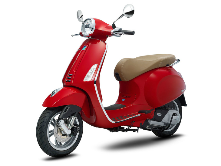 フラッグシップモデルをベースにした特別仕様「（ベスパ946）RED」。アップルの「iPhone8（PRODUCT）RED」などと同様、アフリカのエイズウイルス（ＨＩＶ）撲滅プログラムのため製作された。1台売れるごとに、150ドルがグローバルファンドに寄付される。日本における価格は税込み129万8000円。