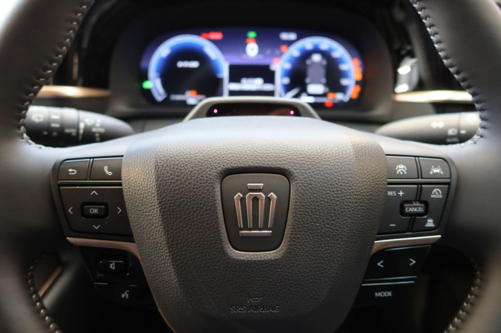 トヨタ・クラウン スポーツ（ステアリングホイール）