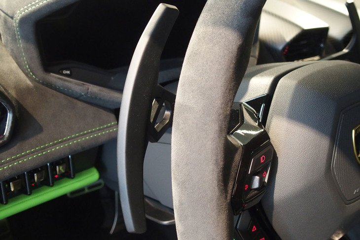 ランボルギーニ・ウラカン テクニカ（シフトパドル）