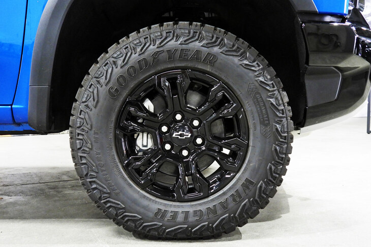 シボレー・シルバラードZR2（タイヤ＆ホイール）