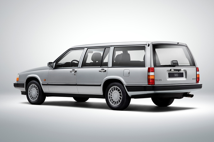 「ボルボ960」
	ボルボが1990年から1998年まで生産していたモデル。セダンとエステートがあり、4気筒エンジンを搭載するのが「940」、6気筒エンジンを搭載するのが「960」である。
