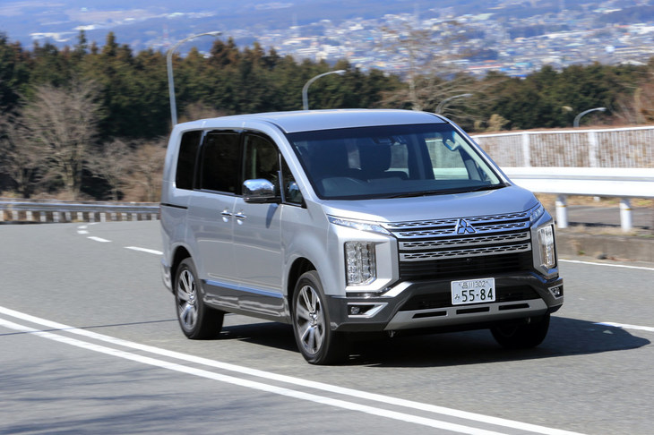 今回のマイナーチェンジでは、4WDシステムにヨーレートフィードバック制御を採用。ハンドル操作に対し、より正確にクルマが動くようになった。