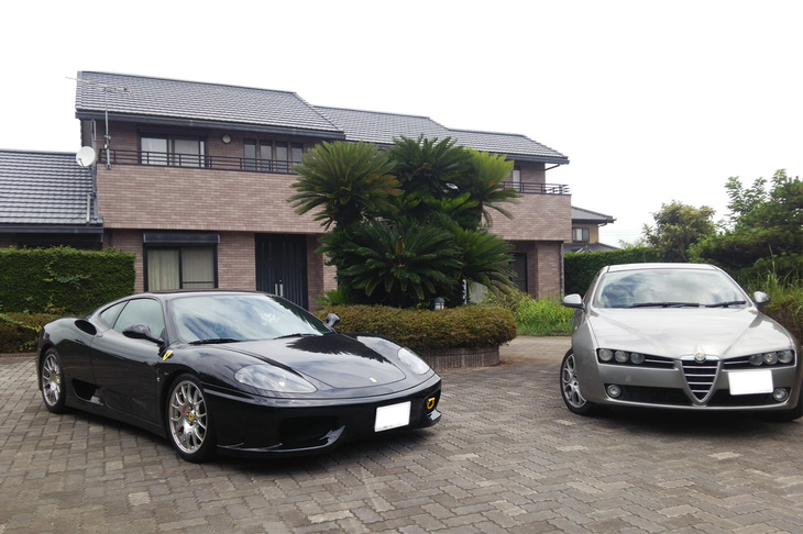 スーパーカー世代のカーマニア、クリさんは、現在「フェラーリ360モデナ」と「アルファ159」を所有する。