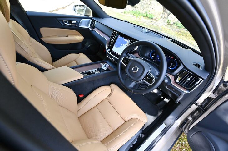 MY23のボルボ車では、全車にGoogleのインフォテインメントシステムを搭載。Googleマップによるナビゲーションや、Googleアシスタントによる音声操作、各種アプリを使えるGoogleアプリ／サービスなどが利用できる。