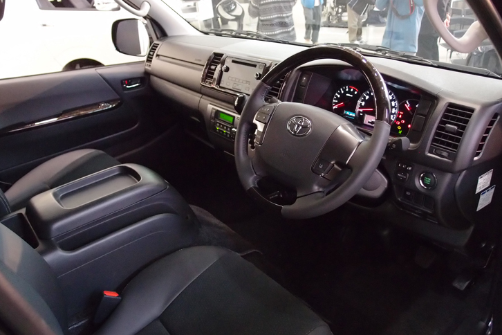 「ハイエース バン スーパーGL」のインテリア。