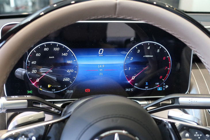 メルセデス・マイバッハS680エディションノーザンライツ（メーターパネル）