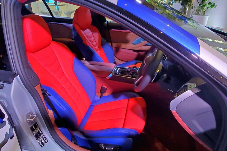 THE 8 X JEFF KOONS（フロントシート）