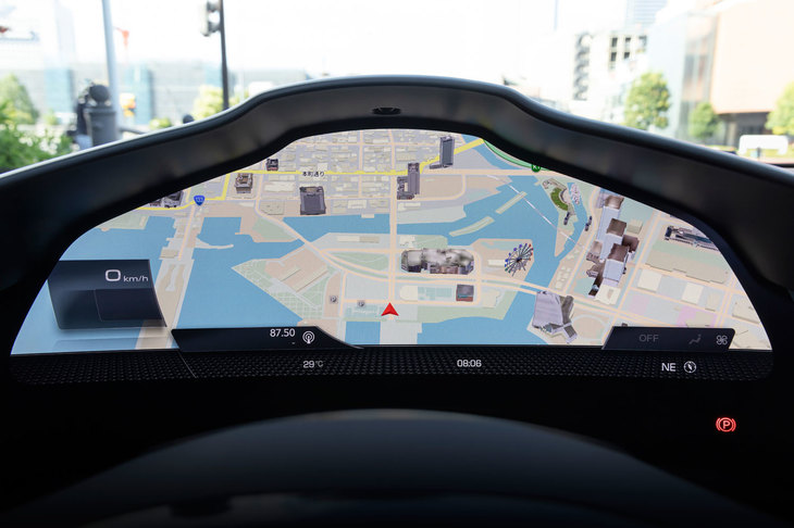 ナビが日本仕様となっているのはもちろんだが、インストゥルメントクラスターはその他の点でもローカライズが徹底されている。意地悪く階層を下ってみても、日本語のフォントが怪しくなったり……という箇所は見当たらなかった。