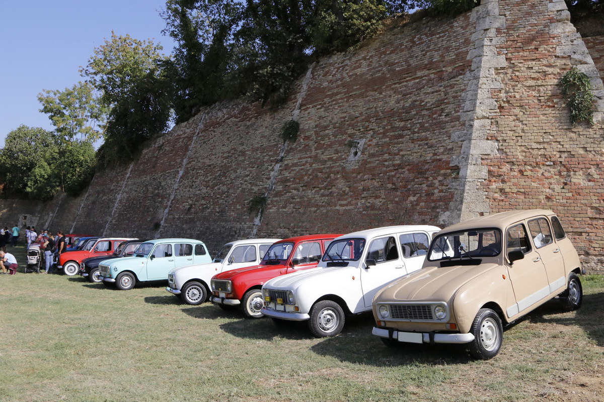 シトロエン　ルノー　フランス車好きに　ホーロー風壁飾り シトロエン ルノー フランス車好きに ホーロー風壁飾り