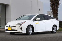 「エナセーブEC204」が装着された「トヨタ・プリウス」。