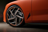 ベントレーが最後のW12搭載モデル「バトゥール コンバーチブル」を公開の画像