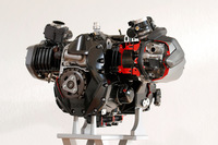 試乗会場に展示されていた新エンジンのカットモデル。排気量のアップに加え、可変バルブタイミング機構の採用が大きなトピックとなっている。