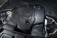 エンジンは3リッター直6ガソリンターボと、2.9リッター直6ディーゼルターボ（写真）の2種類。後者にはディーゼルパティキュレートフィルターと2つのSCR触媒を備えた、最新の排ガス浄化システムが組み合わされる。