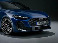 ハニカム形状の格子とシングルフレームが組み合わされたフロントグリル。