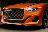 ベントレーが最後のW12搭載モデル「バトゥール コンバーチブル」を公開の画像