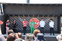 ファンを大いに沸かせたトークショーの様子。土屋圭市さんのほか、ホンダのモータースポーツと縁の深い武藤英紀さんや大津弘樹選手も登壇した。
