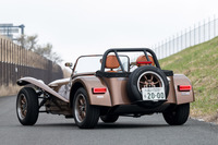 2024年6月に発表された「ケータハム・スーパーセブン2000」。2リッターエンジンの「セブン340」をベースに、往年のロータス／ケータハム・セブンを思わせる、クラシカルな意匠を組み合わせたモデルだ。