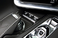 「3LT」と「コンバーチブル」には、段差などでフロントを打たないようにするための、フロントリフトハイトアジャスターが装備される。