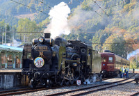 秩父で乗った蒸気機関車C58363（1944年製造）は、C58形と呼ばれる車両のなかでは唯一動態保存されている363号機。それを走らせる機関士さんたちのキビキビとした仕事ぶりも印象的でした。（関）