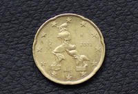 20セント硬貨のイタリア版。裏面のモチーフは、ボッチョーニによる『空間の中の連続性の形態』である。