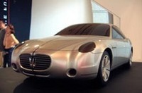 
	次期「クアトロポルテ」のデザインスタディモデルは、2種類が展示された。トップ写真とこの写真では、異なるデザインであることがおわかりいただけると思う。
	 