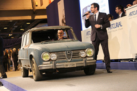 【写真7】「アールキュリアル」のアルファ・ロメオ専門オークションで最後を飾った1972年「アルファ・ロメオ・ジュリア スーパー」の「ファミリアーレ」。当時、高速道路公団に納入されたもの。