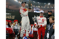 個人戦ウィナー、エクストローム（中央）と、敗れたロウブ（右）。