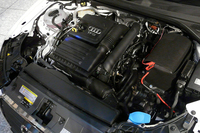 「1.4TFSI」の1.4リッター直4ターボ。
    