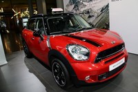 こちらは「MINIカントリーマン」の教習車。BMWグループによれば、2014年に843台のBMWと150台のMINIを自動車教習所に納車したという。