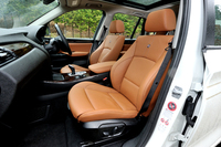 試乗車のシートカラーは「サドルブラウン」。