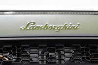 テールエンドに輝くランボルギーニのオーナメント。