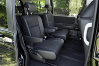 2列目キャプテンシートは、「ステップワゴン」では「Gコンフォートセレクション」のみ、「ステップワゴン スパーダ」では「Z」と「Zi」グレードにオプション設定される。