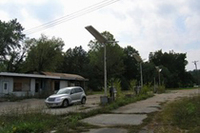 ROADSIDE ATTRACTION、有名な「青い鯨」（TOP写真）と、当時のままと思われるさびれたGS。古いものを撤去、整理せずに、別の場所に新設してしまうのがアメリカ流。