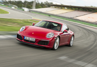 新型「ポルシェ911カレラS」（PDK仕様、スポーツクロノパッケージ装着車）の0-100km/h加速タイムは、3.9秒。「911カレラ」シリーズとして、4秒の壁を破ったのは初めてのこと。