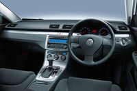 「VWパサート」、エントリーグレードに装備を追加の画像
