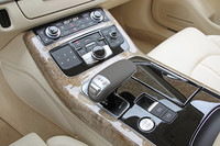 MMIコントロールダイヤルの左側に位置するのが、手書き入力を可能にする「MMIタッチ」。