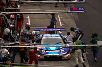 No.100 RAYBRIG NSXを駆る細川慎弥はGT500ルーキー。にもかかわらず冷静なレース運びでライバルのSC勢を押さえ込んだ。（写真＝本田技研工業）