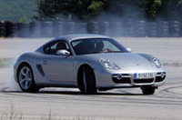 ポルシェのニューカマー「ケイマンS」走る！　『CG』8月号に特集の画像