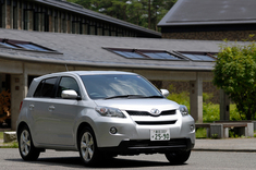 トヨタ・イスト 180G（FF/4AT）／150X（4WD/CVT）／150X（FF/CVT