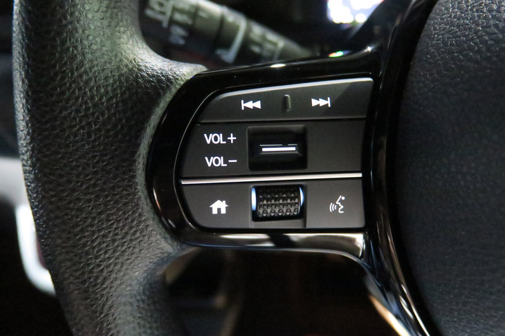 ホンダN-BOXカスタム（ステアリングスイッチ）