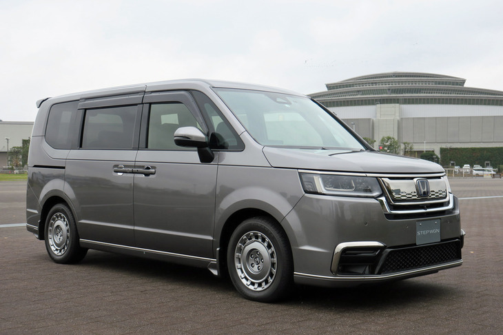 ホンダ・ステップワゴンe：HEVスパーダ ホンダアクセス用品装着車（エクステリア）